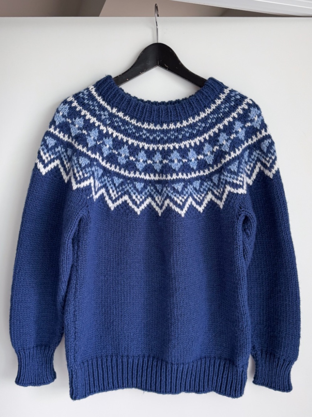 Vintage Hand Knit Nordic Fair Isle Yoke Sweater Blue Chunky Unisex 19.5x25.5